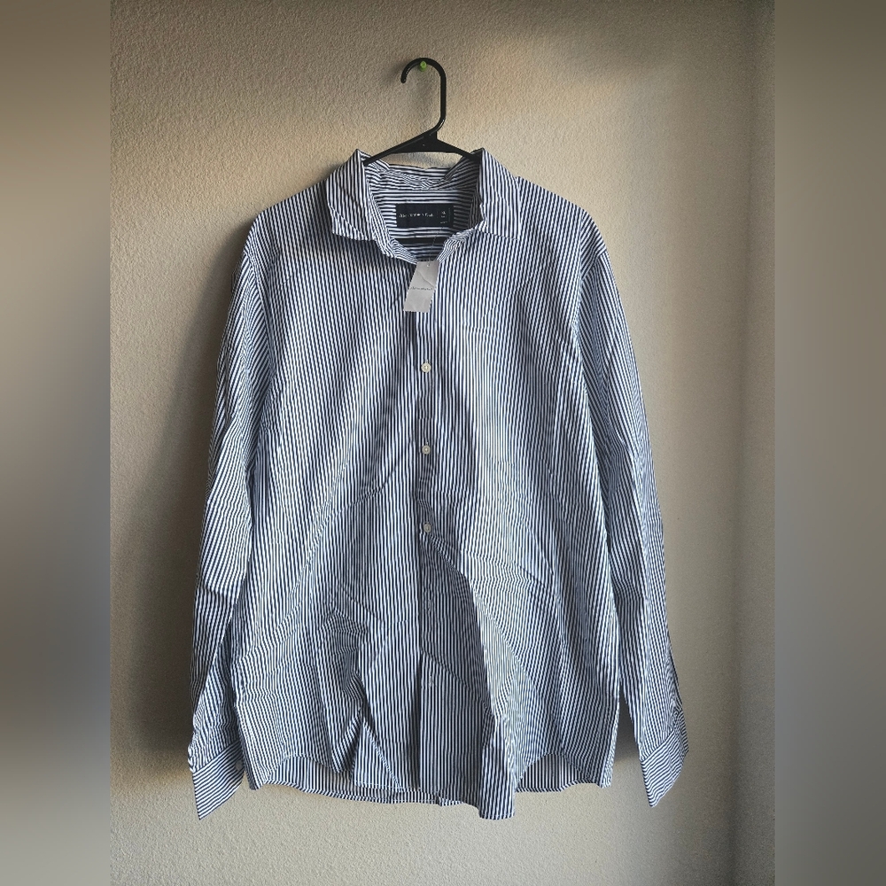 NWT Men's Abercrombie Blue and White Striped Size XL Tall Dress Shirt